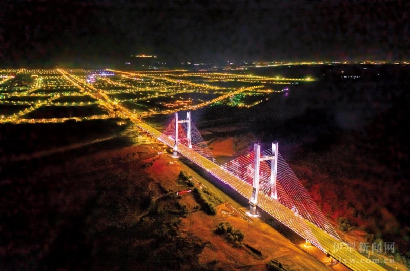 可克达拉大桥 夜景2 赖宇宁摄.jpg